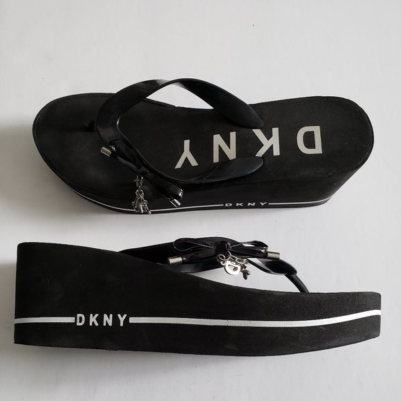 DKNY Flip Flops - Picture 1 of 3